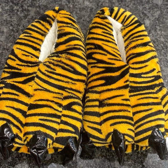 Target Other - Kids Tiger Claw Slippers - Yellow and Black